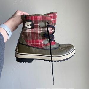 LIKE NEW SUPER CLEAN SOREL BOOTS